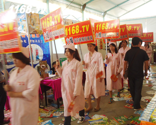 挥洒汗水、全力拼搏